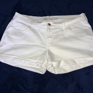 Old Navy Shorts - Old Navy Boyfriend White Jean Short - Size 8 Old Navy Shorts - Old Navy Boyfriend White Jean Short - Size 8